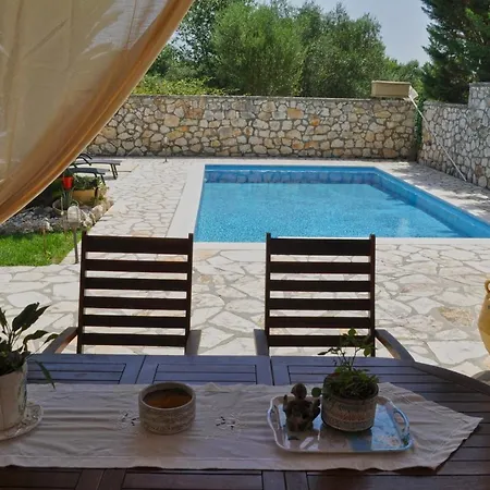 Stone Pool House Gouvia Dom wakacyjny Pouládes