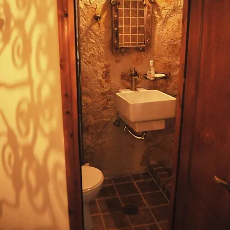 펜션 Stone Pool House Gouvia Pouládes