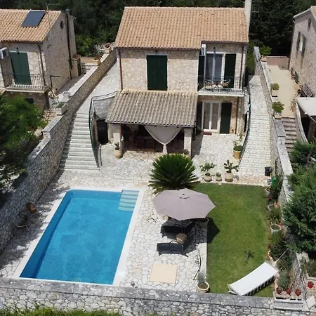 펜션 Stone Pool House Gouvia Pouládes