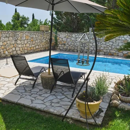 Stone Pool House Gouvia بيت للعطل *