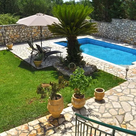 Stone Pool House Gouvia بيت للعطل *