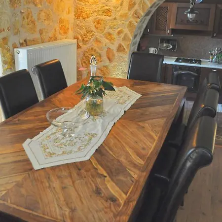 Stone Pool House Gouvia بيت للعطل *