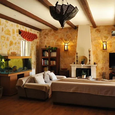 Stone Pool House Gouvia بيت للعطل *
