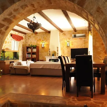 Stone Pool House Gouvia بيت للعطل Pouládes