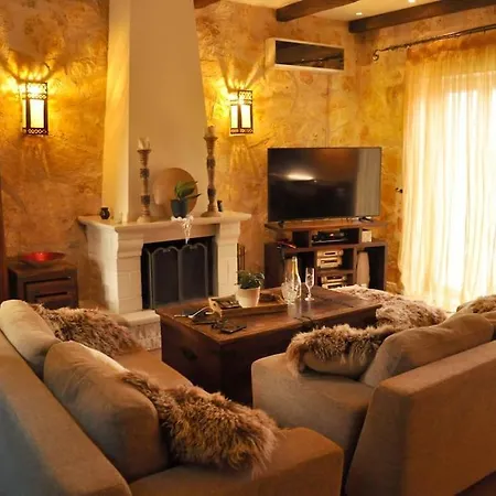 بيت للعطل Stone Pool House Gouvia *