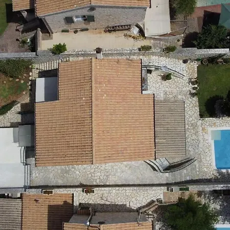 Stone Pool House Gouvia بيت للعطل *