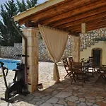 Stone Pool House Gouvia * Pouládes