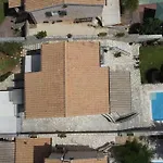 Stone Pool House Gouvia 度假居 *