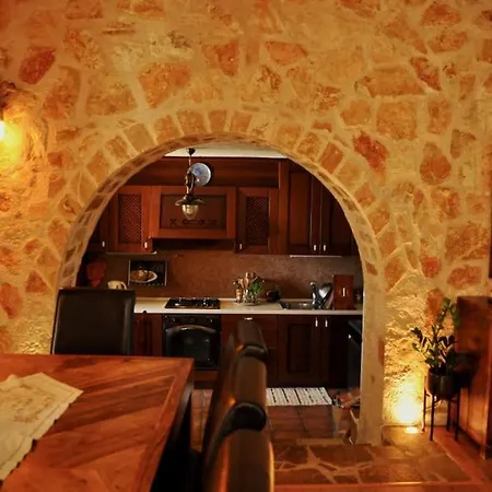 Stone Pool House Gouvia בית נופש Pouládes