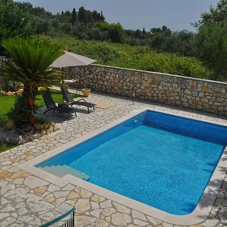 Stone Pool House Gouvia בית נופש