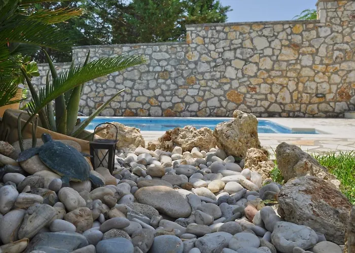 Stone Pool House Gouvia Hébergement de vacances *