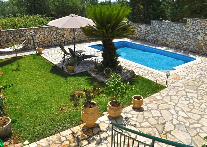 Stone Pool House Gouvia Hébergement de vacances *