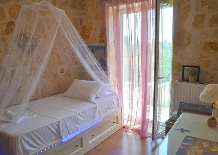 Stone Pool House Gouvia * Poulades